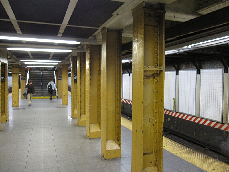 File:14th Street Union Square BMT Canarsie 003.jpg