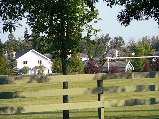 <span class="mw-page-title-main">Wedgewood Heights, Edmonton</span> Neighbourhood in Edmonton, Alberta, Canada