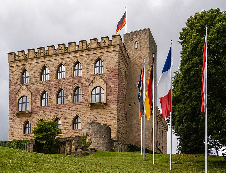 File:2012 07 21 016 Hambacher Schloss Ostseite.jpg