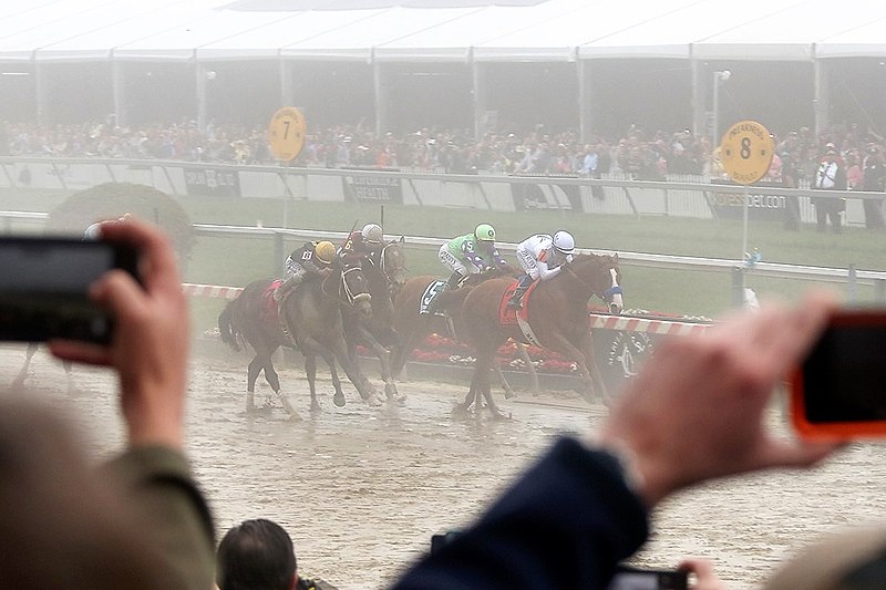 Justify winning Preakness in close finish