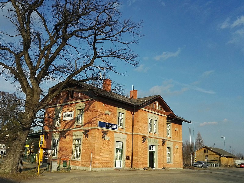 File:2019 02 Hnojník train station 2.jpg