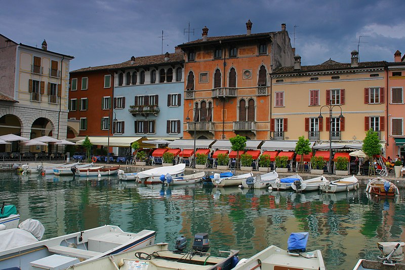 File:25015 Desenzano del Garda, Province of Brescia, Italy - panoramio (1).jpg