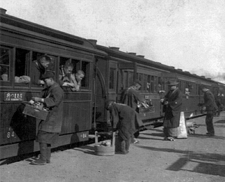 Ekiben vendors serving train passengers in 1902