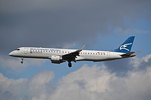 Embraer 195 di Montenegro Airlines in atterraggio a Londra-Gatwick