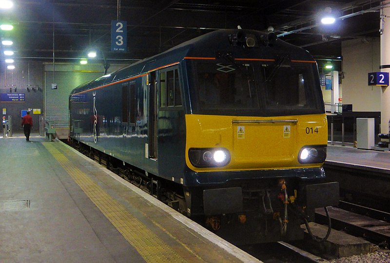 File:92014 at London Euston 5S95 (29285450492).jpg