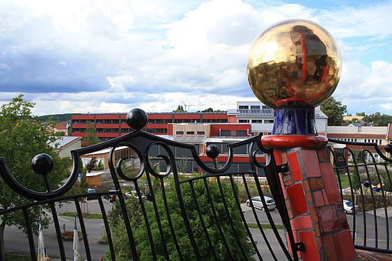 Abensberg Kuchlbauerturm — Brauerei Kuchlbauer, Abensberg.Von Friedensreich Hundertwasser (2010).