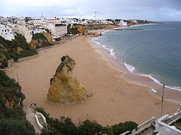 Albufeira-Strand, Nisan'da. JPG