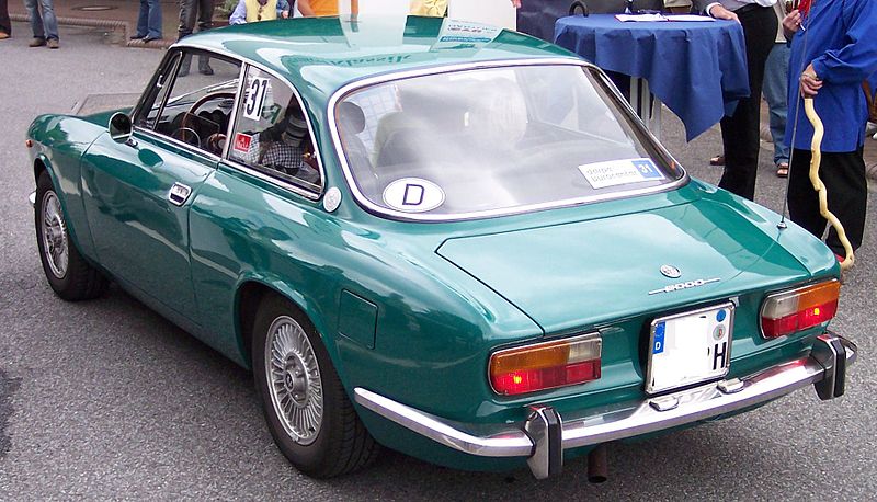 File:Alfa Romeo GT 2000 green hl.jpg