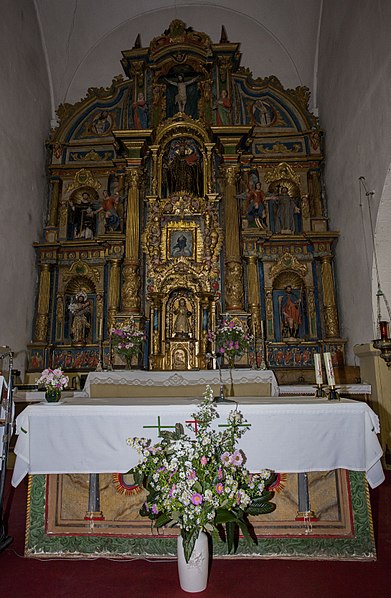 Archivo:Altar mayor de la iglesia de Albares de la Ribera.jpg