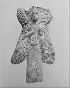 Figurine d'Apkallu : figure ailée à tête d'oiseau portant un seau. Nimrud. Céramique néo-assyrienne, IXe – VIIIe siècle. The Met.