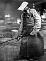 Arbeider in asbestkleding - Worker wearing protecting clothes (asbestos) (3491018596).jpg