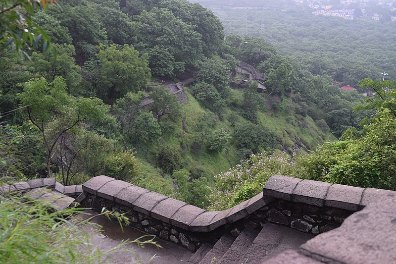 File:Aurangabad Caves Stairs.jpg