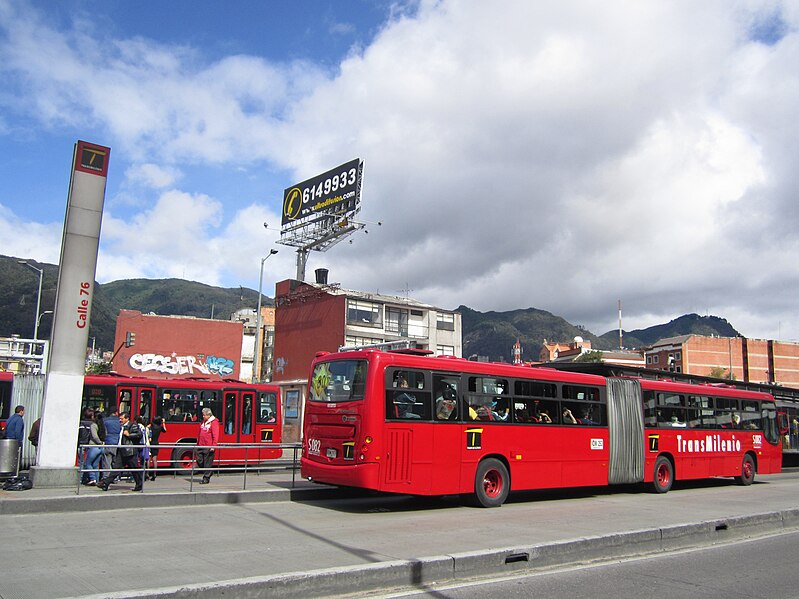 File:Av.Caracas TM Calle 76.JPG