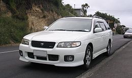 Una Nissan Avenir del 1999