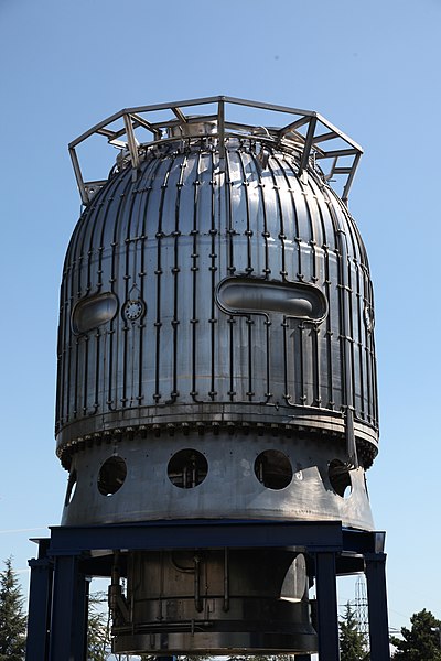 File:BEBC bubble chamber-IMG 5778.JPG