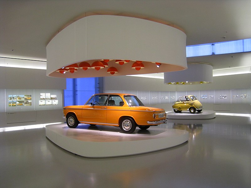 File:BMW Museum Interior 1 200905.jpg