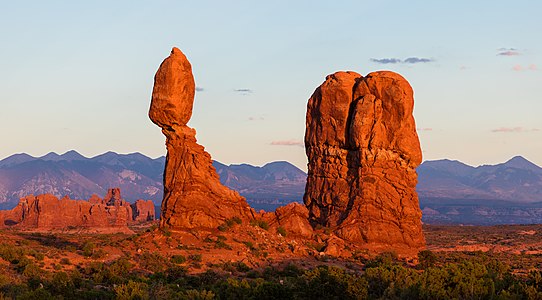 Balanced Rock in Arches National Park, Utah, USA