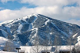 Bald Mountain vu du lac de Sun Valley dans l'Idaho