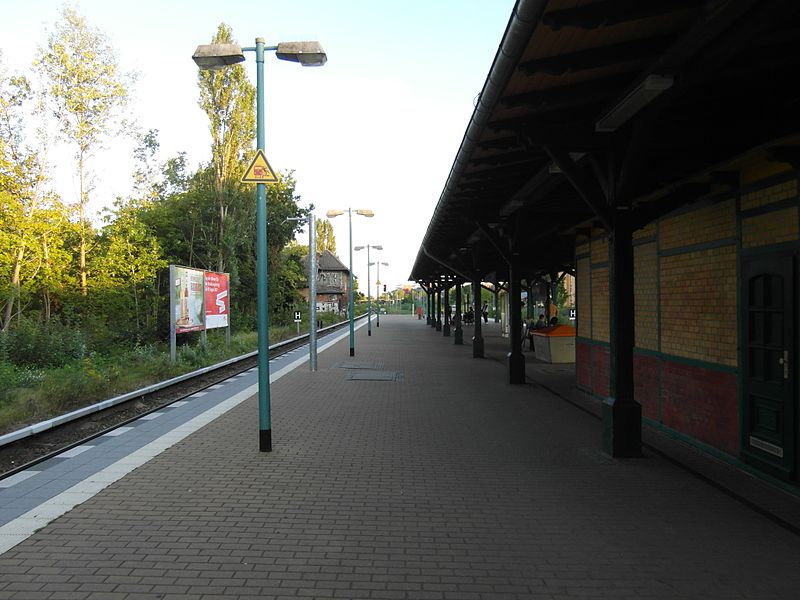 File:Berlin - S-Bahnhof Tegel (7825623484).jpg