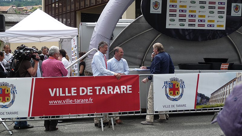 File:Bernard Hinault et Bernard Thévenet à Tarare (3).JPG