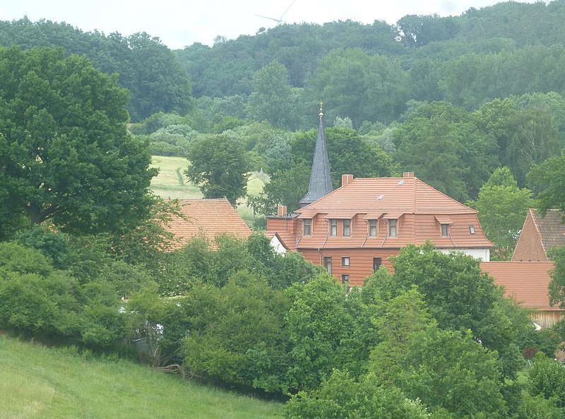 File:Blick auf Burgwalde.jpg