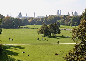 Blick vom Monopteros auf den Englischen Garten München-2.jpg