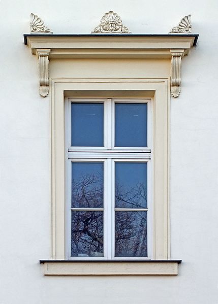 File:Blumenberg Fenster.jpg