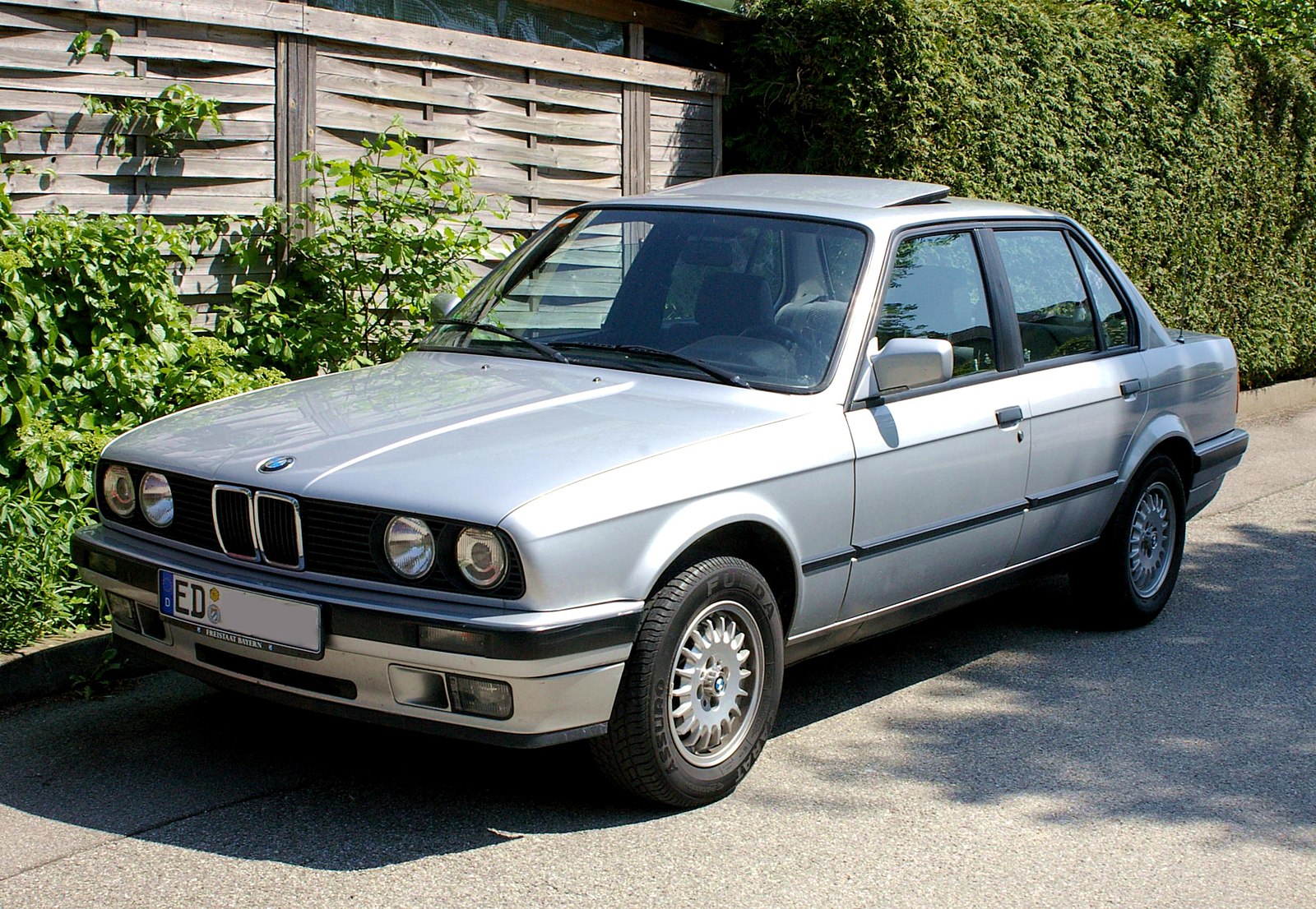 BMW 323i e30