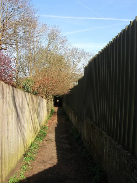 File:Bridleway, Haywards Heath - geograph.org.uk - 4433627.jpg