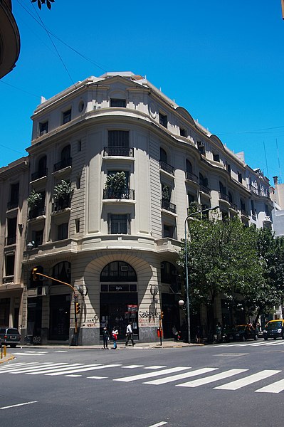 File:Buenos Aires - Avenida Belgrano - 20081203-b.jpg