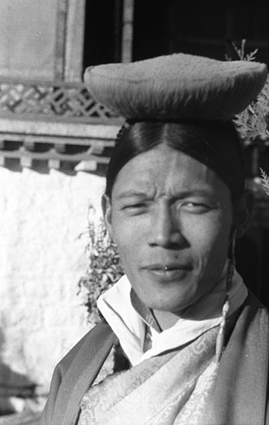 File:Bundesarchiv Bild 135-S-12-20-15, Tibetexpedition, Taringprinz, Jigme Taring.jpg