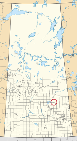 Mapa provincie Saskatchewan zobrazující 297 venkovských obcí a stovky malých indických rezerv. Jeden je zvýrazněn červeným kruhem.