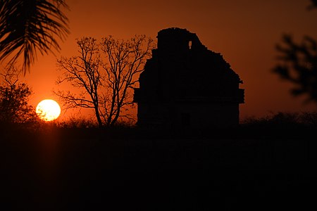Atardecer en el Observatorio de Chichen Itzá el día del equinoccio de Primavera