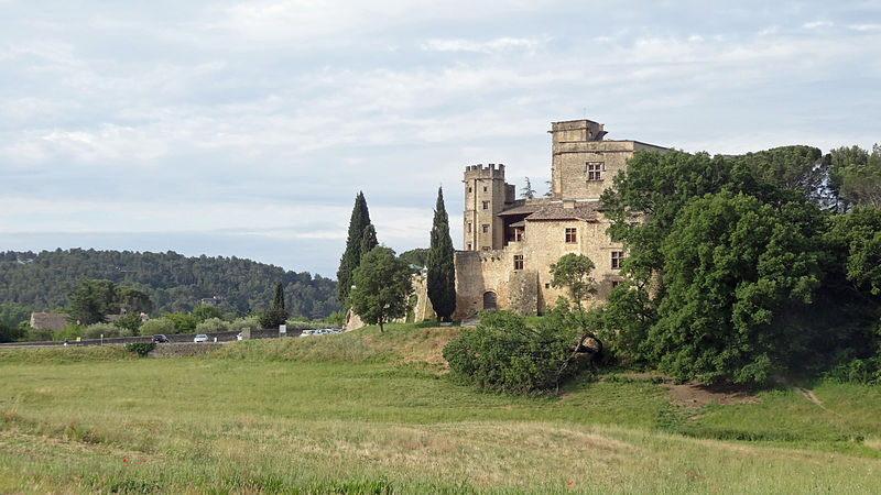 File:Château de Lourmarin.jpg