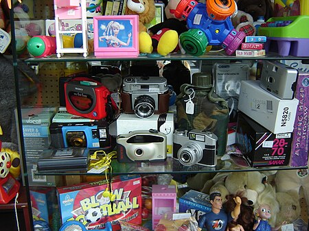 Tập_tin:Charity-shop-Epping-029.JPG