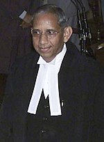 Miniatuur voor Bestand:Chief Justice of India Justice Ramesh Chandra Lahoti at his swearing-in ceremony (cropped).jpg