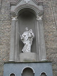 Սուրբ Յացեկի արձանը Վիլնյուսի Սուրբ Մարիամ Աստվածածնի տաճարի կողային ճակատի որմնախարշում