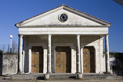 How to get to Cimetière Juif De Bayonne with public transit - About the place