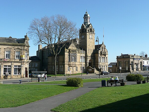 Image: Cleckheaton Town Hall   geograph.org.uk   2936199