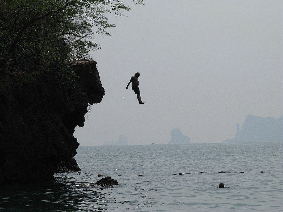 File:Cliff jumping (4443018436).jpg - Wikimedia Commons.