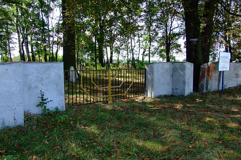 File:Cmentarz żydowski w Dobrodzieniu80.JPG