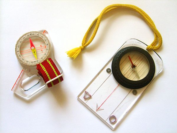 Thumb compass and protractor compass