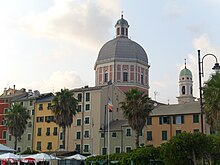 La cupola di Santa Maria Immacolata vista dal lungomare