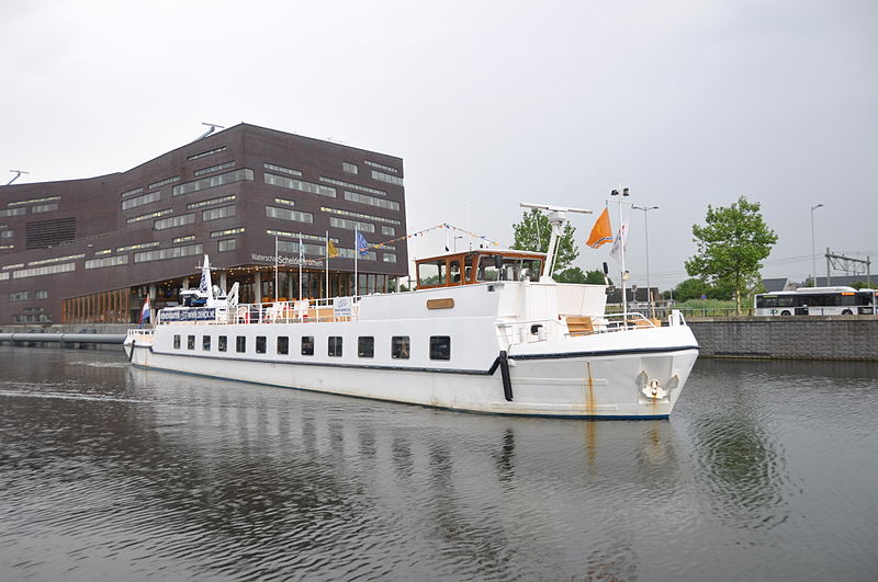 File:De DENICK op het Kanaal door Walcheren (02).JPG