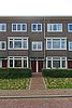 Woning in bouwblok met beneden- en bovenwoningen. Het blok van in totaal veertien woningen is in de periode 1926-1930 gebouwd in een sobere strakke bouwtrant met invloeden van Frank Lloyd Wright en Jan Wils. De woning is van algemeen belang als onderdeel van het bouwblok dat in zijn geheel van algemeen belang is voor de gemeente Delft vanwege de architectonische waarde. Het is van belang als voorbeeld van woningbouwarchitectuur zoals die in de jaren twintig en dertig, met name in Den Haag en omgeving werd toegepast.