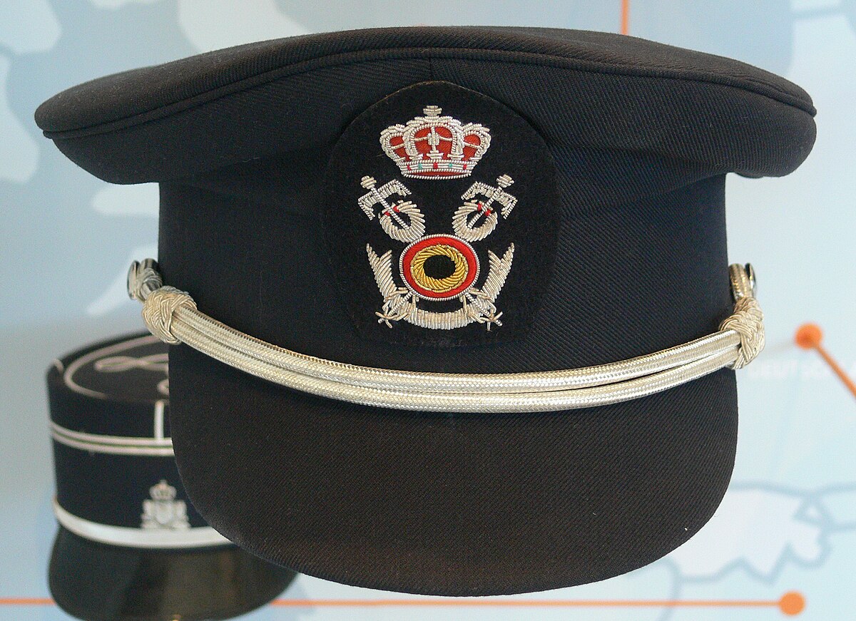 Peaked Cap Wikipedia - roblox officer cap