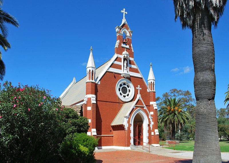 File:Elmore Roman Catholic Church 004.JPG