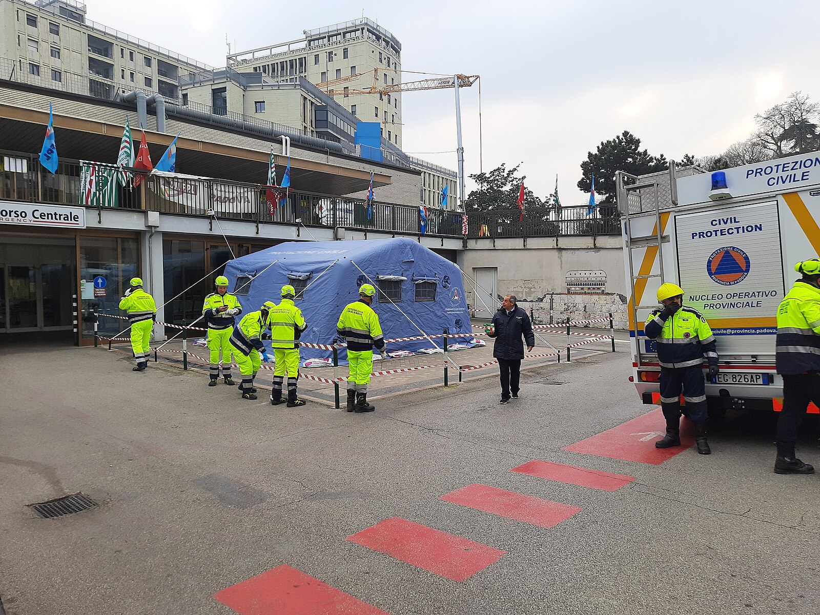 Civil Protection's first aid spot in Padua, Italy Image: Amarvudol / Wikimedia