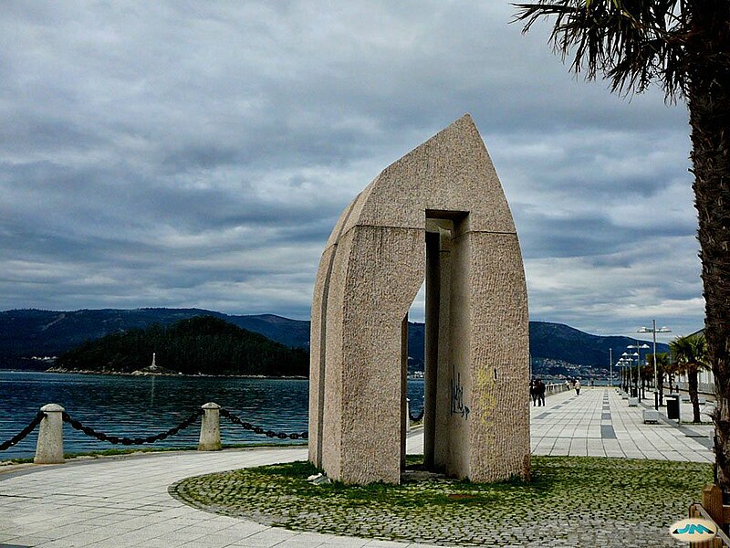 File:Escultura Paseo Marín 2.jpg