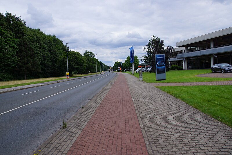 File:Essen-Steeler-Straße (Duisburg).jpg